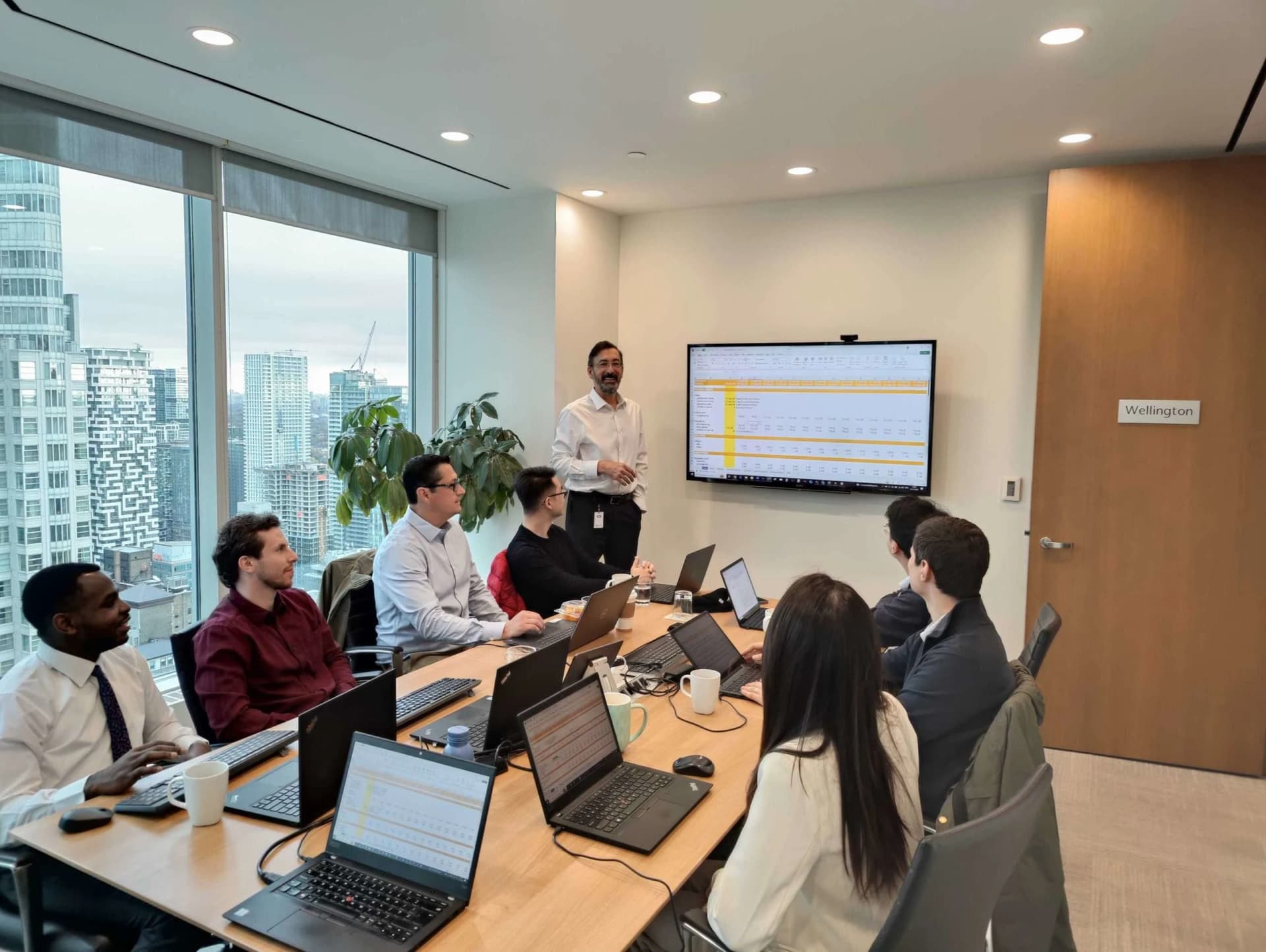 Professional financial training session at Operis